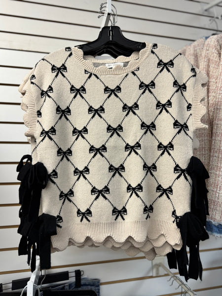 Bow-tiful Scallop Trim Top
