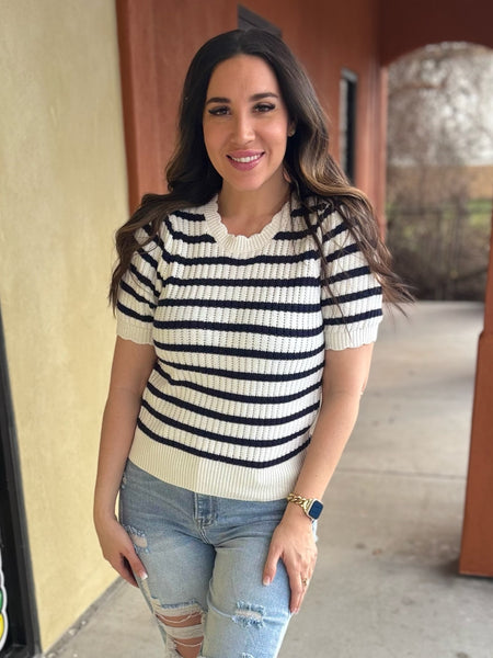 Spring Feeling Scallop Trim Top