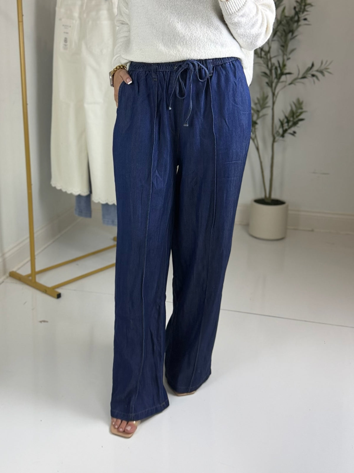 Low Key Wide Leg Pant