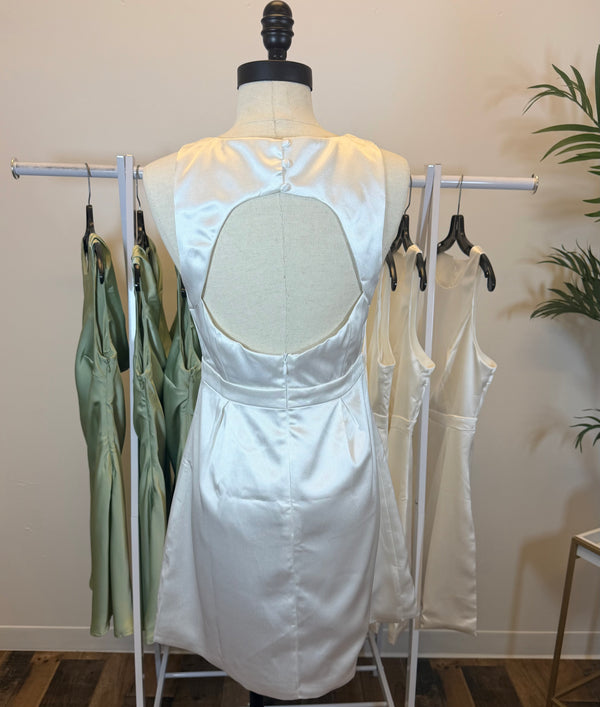 Mannequin wearing a White mini dress showing buttoned back with keyhole opening.
